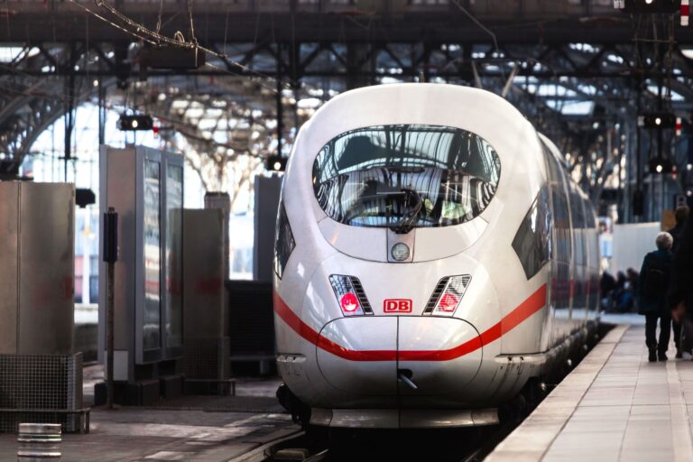Ein ICE-Zug der Deutschen Bahn.